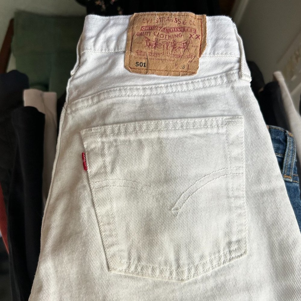 Vintage Levi 501 in White